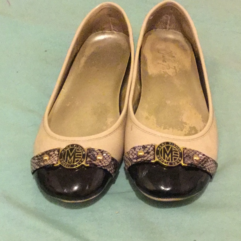 Marc Fischer Flats in Size 9